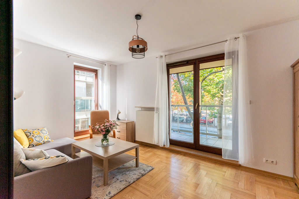Ładne mieszkanie, oddzielna kuchnia, balkon