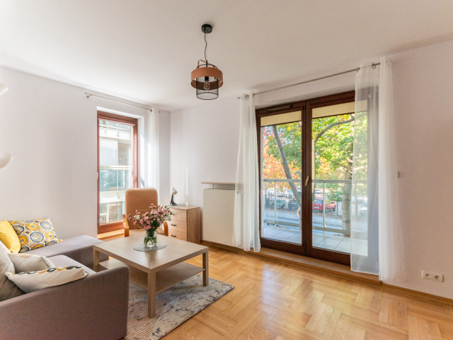 Ładne mieszkanie, oddzielna kuchnia, balkon